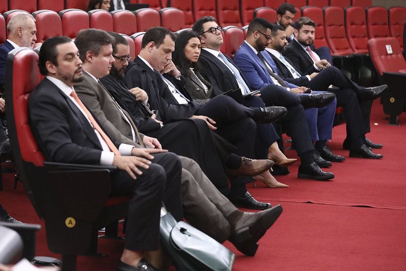 Advogados na sessão plenária do TSE sobre julgamento de Moro