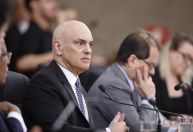 Cabo, soldado e coronel estão presos e o STF, aberto, ironiza Moraes sobre fala de Eduardo Bolsonaro