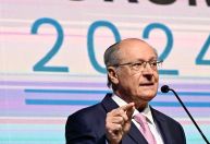 “Mau gosto do Milei é assunto dele”, diz Alckmin