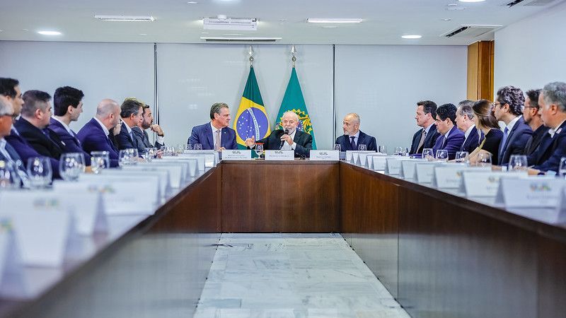 Presidente da República, Luiz Inácio Lula da Silva, durante reunião com Associação Brasileira das Indústrias Exportadoras de Carnes (ABIEC), Associação Brasileira de Proteína Animal (ABPA), e Associação Brasileira de Frigoríficos (Abrafrigo), acompanhado do Ministro da Agricultura e Pecuária, Carlos Fávaro, no Palácio do Planalto. Brasília - DF.