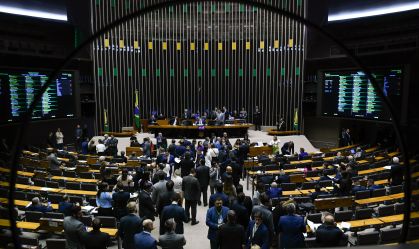 PEC das Praias foi aprovada na Câmara com votos da direita e de deputados do PCdoB, PT e PSB; veja