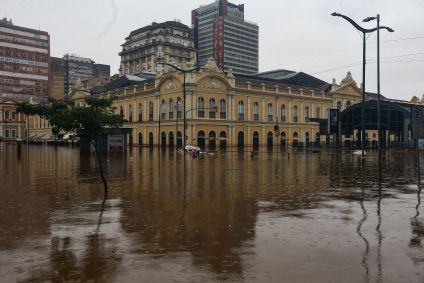 Mercado Público de Porto Alegre (RS) durante enchente de 2024