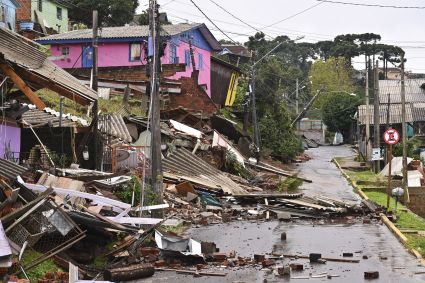Rua destruída pela chuva em Gramado (RS)