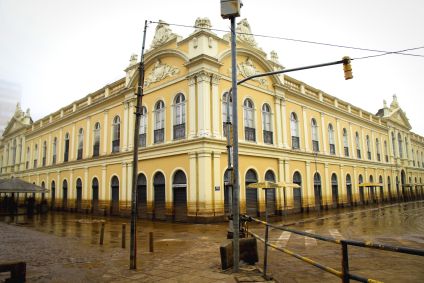 Situação do Mercado Público de Porto Alegre (RS) após queda no nível de água na cidade