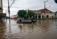 Sob tempestades, governador do RS decreta estado de calamidade