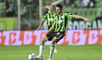 Alê, do América-MG, em duelo contra o Santos pela Série B