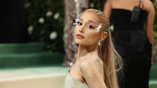 Ariana Grande no tapete vermelho do baile Met Gala 2024
