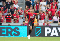 Athletico vence o Vasco, que fica no Z-4 e afunda em crise