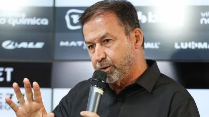 Benja afirma que Augusto Melo está com os dias contados no Corinthians