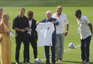 Lula bate bola e encontra presidente e ex-jogadores do Corinthians antes de ato do Dia do Trabalho