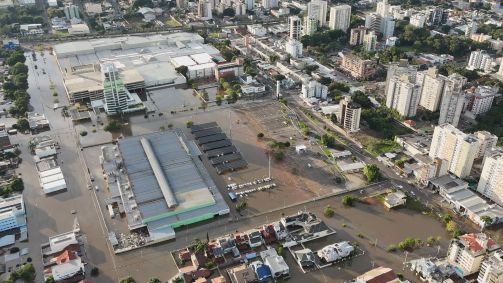 Enchente afetou shopping e supermercado no bairro Mathias Velho, em Canoas (RS)