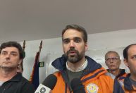 Governo do RS fará repasse de R$ 500 mil para cada município em calamidade sem exigir plano de trabalho, diz Leite