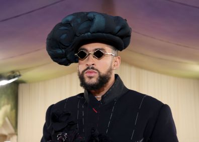 Bad Bunny no Met Gala 2024, que ocorre na noite desta segunda-feira, no Metropolitan Museum of Art, em Nova York.jpg