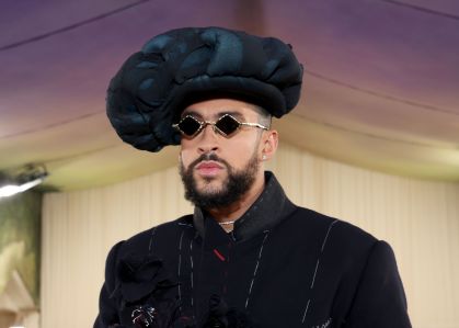 Bad Bunny no Met Gala 2024, que ocorre na noite desta segunda-feira, no Metropolitan Museum of Art, em Nova York.jpg