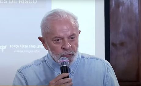 O presidente Luiz Inácio Lula da Silva (PT) em pronunciamento após se reunir com o governador do Rio Grande do Sul, Eduardo Leite (PSDB)