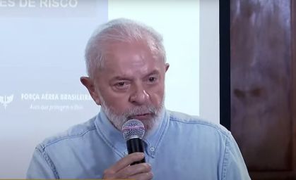 O presidente Luiz Inácio Lula da Silva (PT) em pronunciamento após se reunir com o governador do Rio Grande do Sul, Eduardo Leite (PSDB)