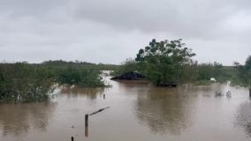 Casa ficou submersa após enchente em Porto Alegre (RS)