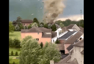 Vídeo: Tornado arranca teto de igreja durante culto na Pensilvânia, nos EUA