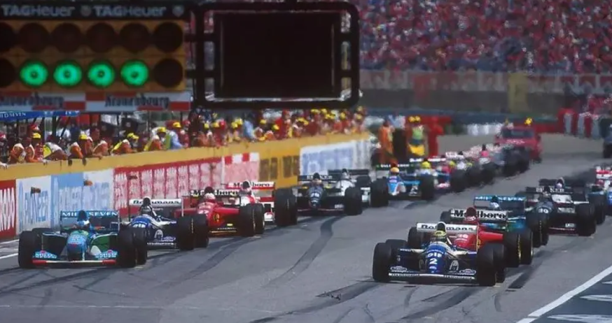 Carros durante a largada no GP de San Marino