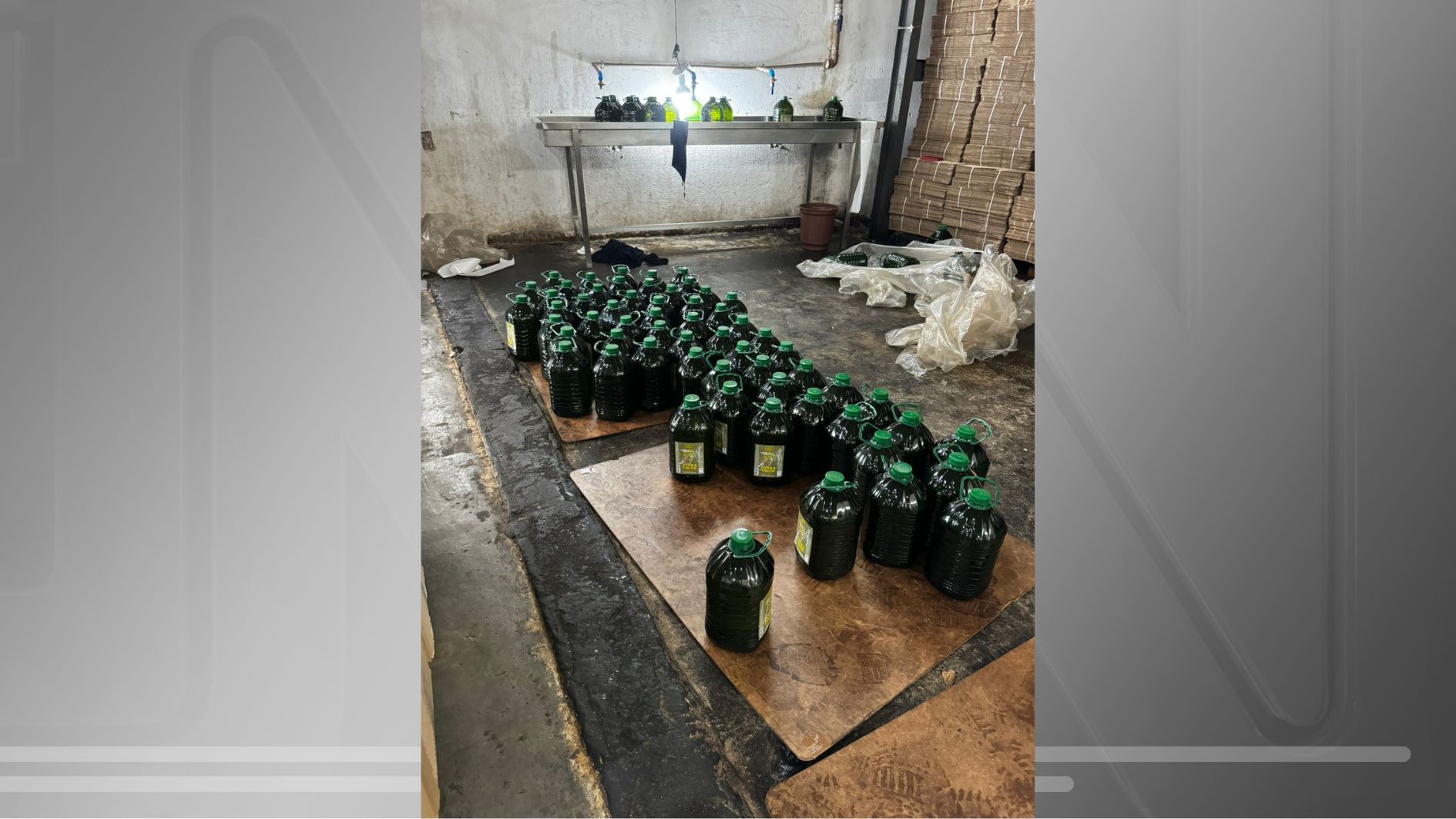 Carga de azeite falso foi apreendida pela polícia