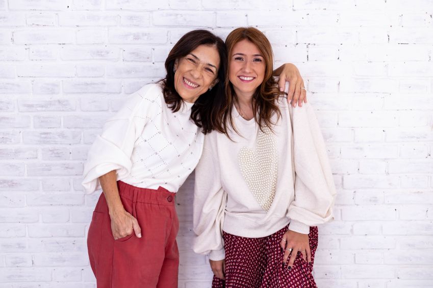 Ao lado de sua filha Taís, Roberta Bento, lidera a SOS Educação /