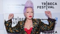 Cyndi Lauper revela por que foi expulsa da escola duas vezes