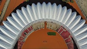 Nesta segunda-feira (6), água encobriu praticamente todo o gramado