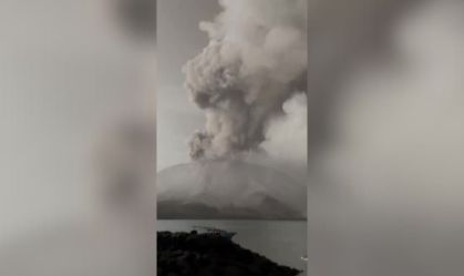 Vulcão na Indonésia entra em erupção; mais de 12 mil pessoas são evacuadas