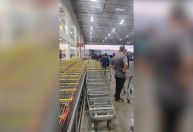 Corrida por produtos gera filas em supermercados no RS; empresas negam desabastecimento