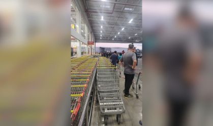 Supermercado em Canoas, Rio Grande do Sul, durante enchentes
