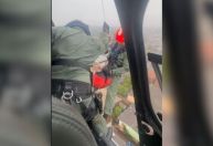 Vídeo: idoso ilhado na laje de casa é resgatado por helicóptero em Canoas (RS)