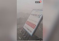 Vídeo: Outdoor gigante desaba na Índia e mata quatro