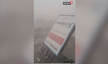 Vídeo: Outdoor gigante desaba na Índia e mata quatro