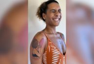 Anielle Franco faz homenagem à irmã e tatua rosto de Marielle no braço