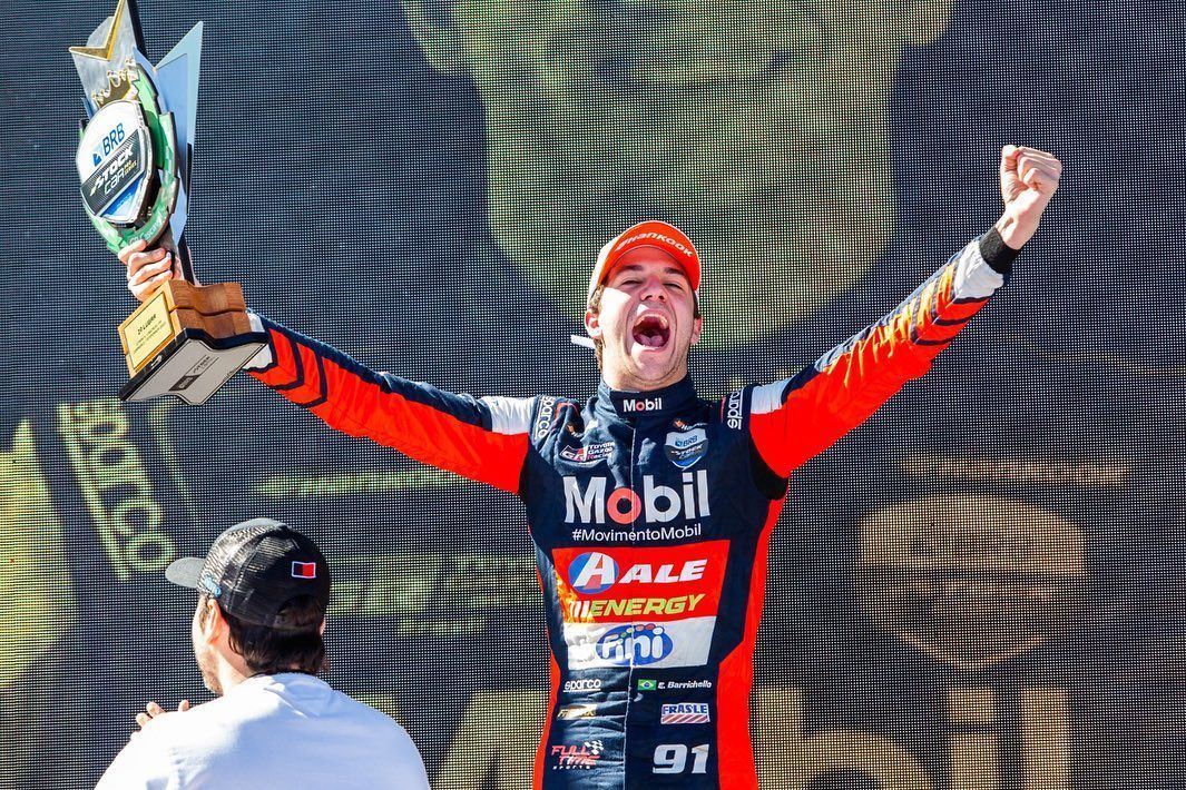 Dudu Barrichello celebra vitória no Paraná