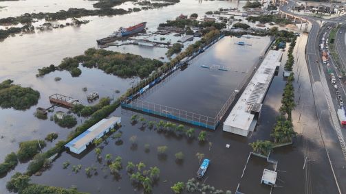 Centro de Treinamento do Grêmio, em Porto Alegre (RS), ficou coberto pela água