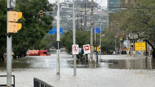 Vista da enchente na avenida Borges de Medeiros, em Porto Alegre (RS)