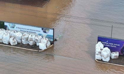 FORTES CHUVAS VOLTAM A CAUSAR NUNDAÇÕES EM PORTO ALEGRE
