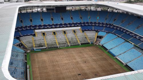 Gramado da Arena do Grêmio após enchentes