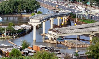 Vista das vias elevadas na Vila Farrapos, zona norte de Porto Alegre (RS)
