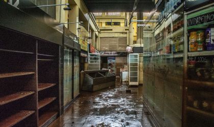 Lojas do Mercado Público de Porto Alegre (RS) ficaram destruídas após enchente