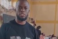 Enner Valencia, do Inter, faz doações em igreja de Porto Alegre