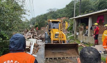 Limpeza de ruas em Santa Maria, Rio Grande do Sul, em maio de 2024