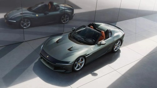 Nova Ferrari 12Cilindri chega em duas versões com motor V12
