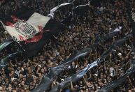Torcida do Corinthians arremessa cabeça de porco no clássico contra o Palmeiras