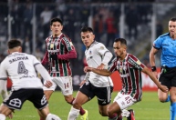 Torcedor do Colo-Colo é flagrado fazendo gestos racistas contra o Fluminense