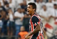 Luiz Gustavo volta ao São Paulo após lesão e fala em 
