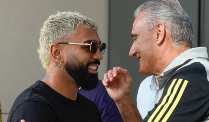 Gabigol é recebido por Tite no retorno ao Ninho do Urubu