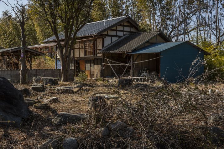 Uma casa abandonada é vista em 7 de março de 2021 em Okuma, Japão. / Yuichi Yamazaki/Getty Images