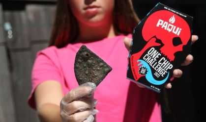 Menino de 14 anos morre de ataque cardíaco após desafio com salgadinho picante nos EUA